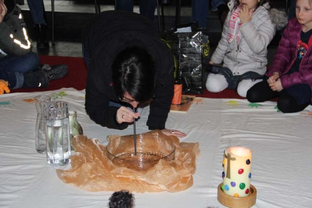 131. Kinderkriche Samariterin am Brunnen 2020 – Bild 11