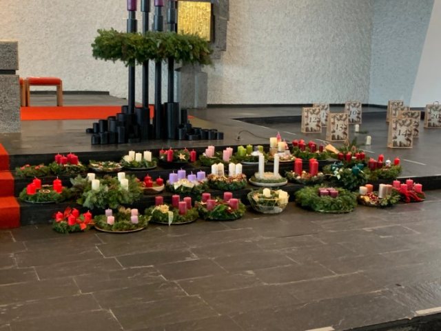 Adventkranzsegnung 2025 – Bild 12