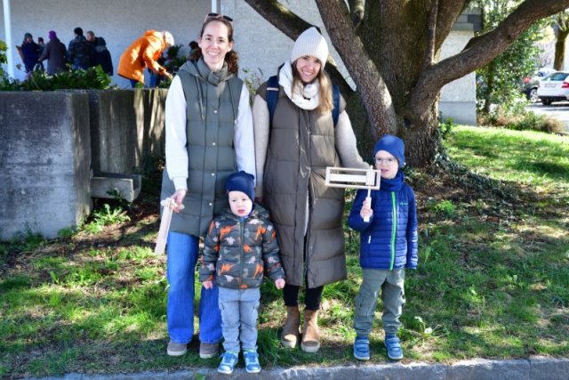 Palmen binden und Ratschen bauen – Bild 9
