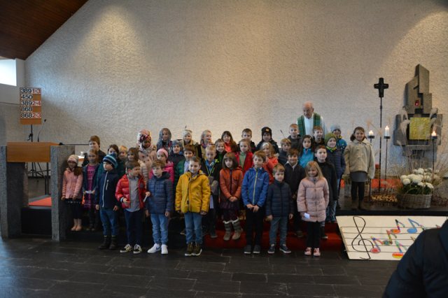 Vorstellungsgottesdienst der Kommunionskinder 2023 – Bild 1
