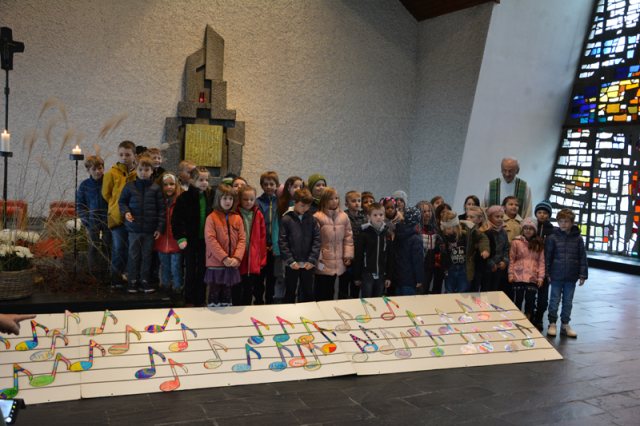 Vorstellungsgottesdienst der Kommunionskinder 2023 – Bild 2